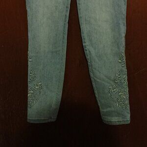 Tribal embroidered capri